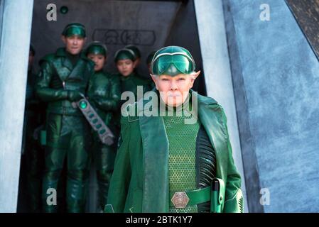 Artemis Fowl est un film d'aventure de science-fiction américain de 2020 basé sur le roman de 2001 du même nom d'Eoin Colfer et réalisé par Kenneth Branagh à partir d'un scénario co-écrit par Conor McPherson et Hamish McColl. Cette photographie est à usage éditorial seulement et est le copyright de La société de film et/ou le photographe affecté par la société de film ou de production et ne peut être reproduit que par des publications en conjonction avec la promotion du film ci-dessus. Un crédit obligatoire est requis pour la société de cinéma. Le photographe doit également être crédité lorsqu'il est connu. Banque D'Images