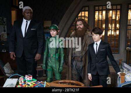 Artemis Fowl est un film d'aventure de science-fiction américain de 2020 basé sur le roman de 2001 du même nom d'Eoin Colfer et réalisé par Kenneth Branagh à partir d'un scénario co-écrit par Conor McPherson et Hamish McColl. Cette photographie est à usage éditorial seulement et est le copyright de La société de film et/ou le photographe affecté par la société de film ou de production et ne peut être reproduit que par des publications en conjonction avec la promotion du film ci-dessus. Un crédit obligatoire est requis pour la société de cinéma. Le photographe doit également être crédité lorsqu'il est connu. Banque D'Images