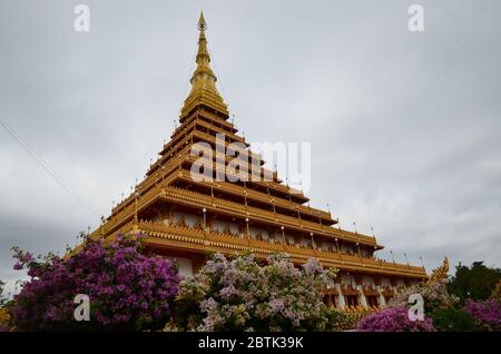 Wat Nong Wang à Khon Kaen, une magnifique pagode sous forme de pyramide Banque D'Images