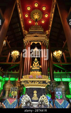 Réplique du bouddha émeraude, exposé dans le Yoke Haw Phra de Wat Phra Kaew à Ching Rai Banque D'Images