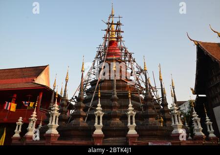 Vieux chedi au Wat Phan Tao à Chiang Mai Banque D'Images