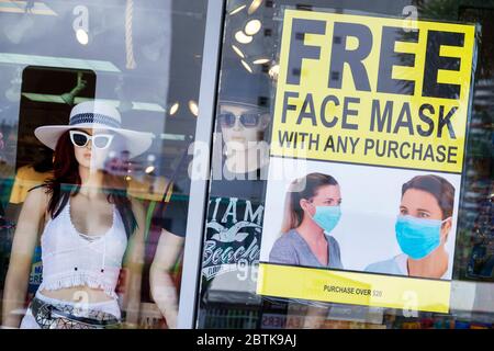 Miami Beach Florida, boutique de souvenirs, shopping, masque de visage gratuit avec tout achat de plus de $20 promotion, Covid-19 coronavirus pandémie maladie de crise, SIG Banque D'Images