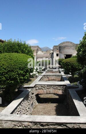 Pompéi, Italie. 26 mai 2020. A partir du 26 mai, les ruines de la ville de Pompéi peuvent être visitées.l'itinéraire est conçu pour empêcher les touristes de s'entacher, en respectant les règles de la COVID 19 explique le directeur général de la Superintendant archéologique de Pompéi, Massimo Osanna.in image un GV des ruines de la ville de Pompéi (Photo de Salvatore Esposito/Pacific Press) crédit: Pacific Press Agency/Alay Live News Banque D'Images