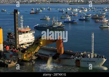 Dredger, Port de Manta, province de Manabi, Équateur, Amérique du Sud Banque D'Images