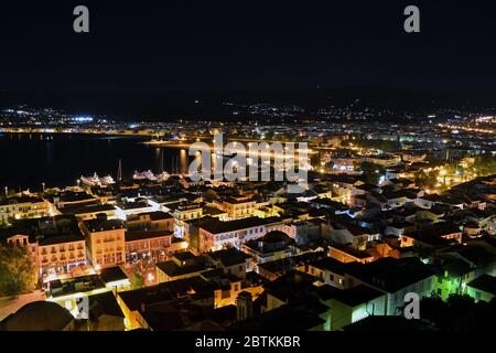 Vue de dessus de la ville de Nauplie depuis les murs d'Acronauplia. Banque D'Images