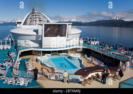 Bateau de croisière Star Princess dans le canal Beagle près d'Ushuaia, Tierra del Fuego, Patagonia, Argentine Banque D'Images