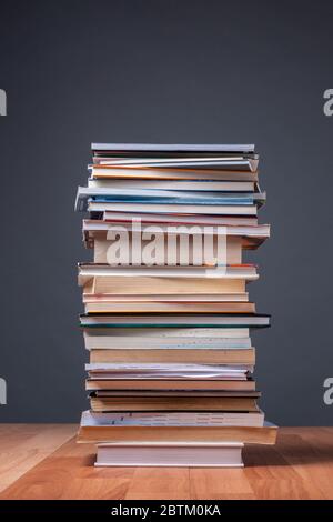 Montagne de livres représentant l'information Banque D'Images