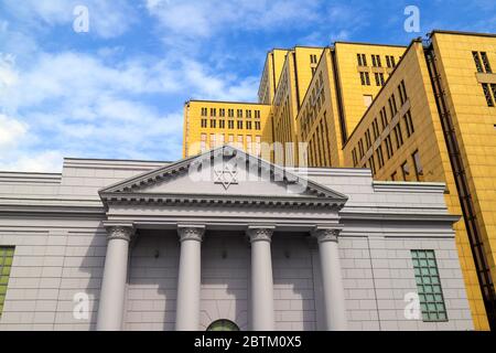 Les six pointaient l'étoile juive de David sur l'ancienne synagogue Golden Rose historique, symbole des Juifs orthodoxes. Dnipro ville, Ukraine, Dnepropetrovsk Banque D'Images