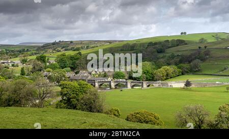 Vue aérienne de Burnsall, Wharfedale, Yorkshire Dales National Park, North Yorkshire, Angleterre, Grande-Bretagne Banque D'Images