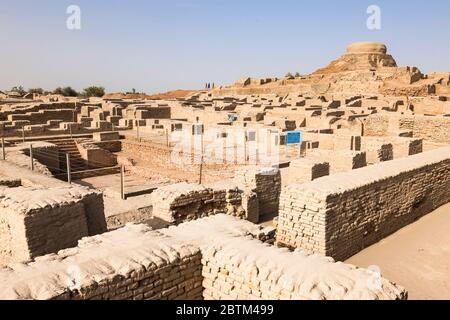 Mohenjo daro, stupa bouddhiste et grand bain, Indus Valley Civilization, 2500 BCE, Larkana District, province de Sindh, Pakistan, Asie du Sud, Asie Banque D'Images