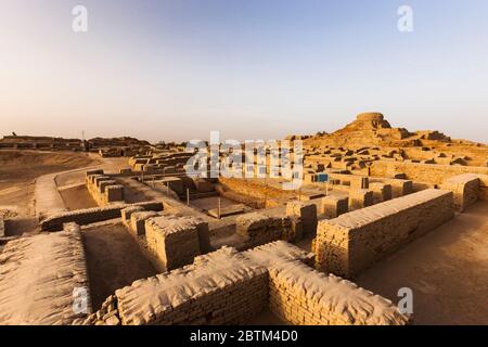 Mohenjo daro, stupa bouddhiste et grand bain, Indus Valley Civilization, 2500 BCE, Larkana District, province de Sindh, Pakistan, Asie du Sud, Asie Banque D'Images