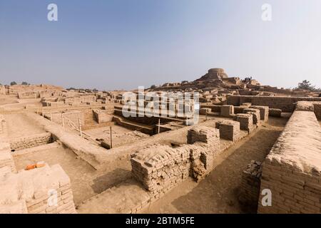 Mohenjo daro, stupa bouddhiste et grand bain, Indus Valley Civilization, 2500 BCE, Larkana District, province de Sindh, Pakistan, Asie du Sud, Asie Banque D'Images