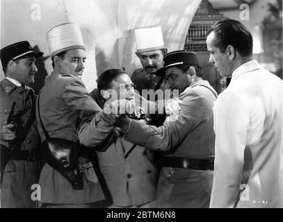 PETER LORRE comme Ugarte et HUMPHREY BOGART comme Rick Blaine à CASABLANCA 1942 réalisateur MICHAEL CURTIZ musique Max Steiner Warner Bros. Banque D'Images