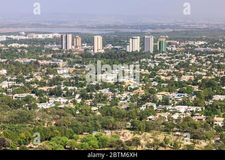 Vue sur la ville d'Islamabad, depuis Daman-e-Koh, jardin au sommet d'une colline. Margala Hills, Islamabad, Islamabad, territoire de la capitale, Pakistan, Asie du Sud, Asie Banque D'Images