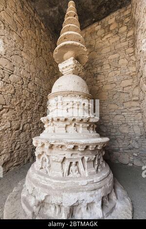 Stupa votive monumentale au monastère de Mohra Moradu, ancienne ville de Taxila, Taxila, banlieue d'Islamabad, province du Punjab, Pakistan, Asie du Sud, Asie Banque D'Images