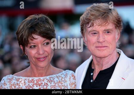VENISE, ITALIE - SEPTEMBRE 06 : Robert Redford et sa femme Sibylle Szaggars assistent à la première « The Company You Keep » au 69e Festival du film de Venise Banque D'Images