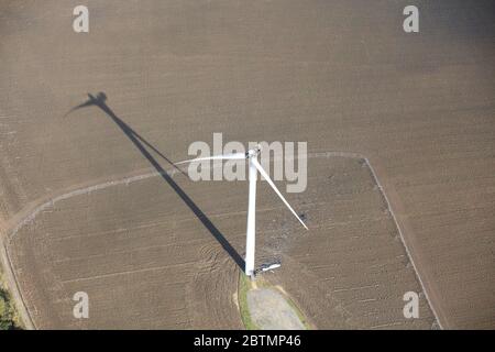 Vue aérienne d'une turbine éolienne endommagée en Angleterre, au Royaume-Uni Banque D'Images