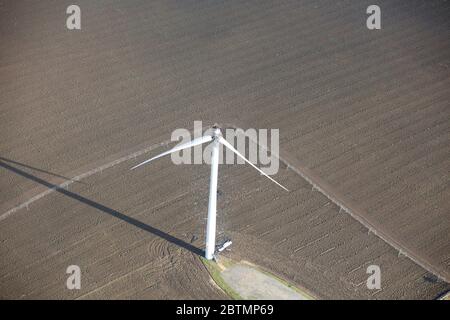 Vue aérienne d'une turbine éolienne endommagée en Angleterre, au Royaume-Uni Banque D'Images