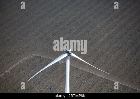 Vue aérienne d'une turbine éolienne endommagée en Angleterre, au Royaume-Uni Banque D'Images