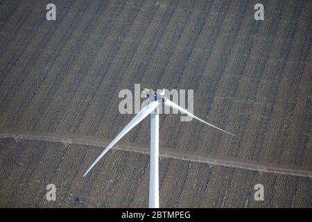 Vue aérienne d'une turbine éolienne endommagée en Angleterre, au Royaume-Uni Banque D'Images