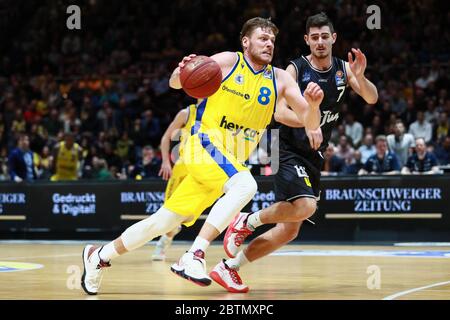 Braunschweig, Allemagne, 27 décembre 2019: Lucca Staiger de Basketball Braunschweig en action pendant le match de basketball BBL Bundesliga Banque D'Images