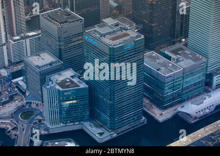 Vue aérienne de Barclays Bank à Canary Wharf à Dusk, Royaume-Uni Banque D'Images