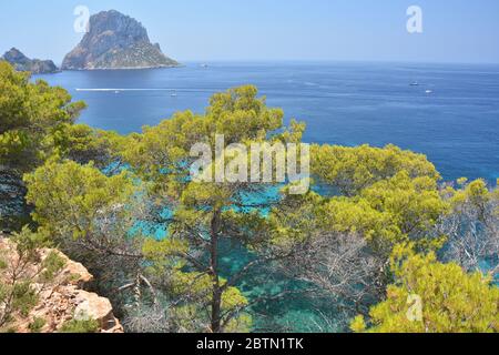 Île es Vedra, vue panoramique depuis Ibiza Banque D'Images