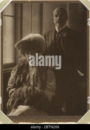 Nicholas et Alice Roosevelt Longworth. Alice Roosevelt Longworth, la première enfant du président Theodore Roosevelt, a un jour noté : « J'étais la fille d'un président extrêmement populaire, et... Banque D'Images