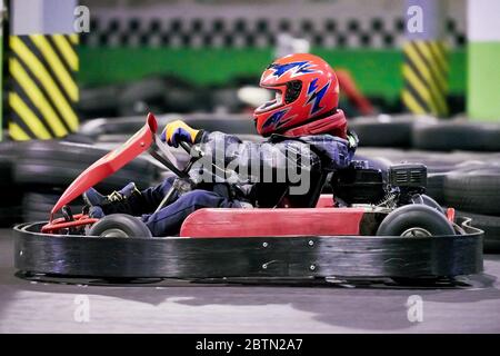 Karting karting enfants ou du sport automobile course sur route Banque D'Images