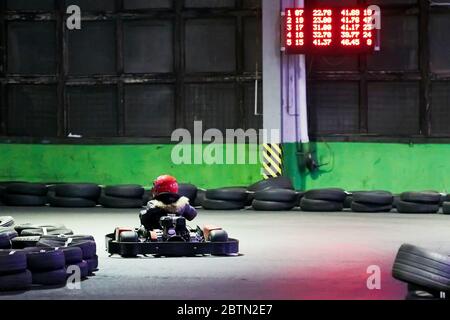 Karting karting enfants ou du sport automobile course sur route Banque D'Images