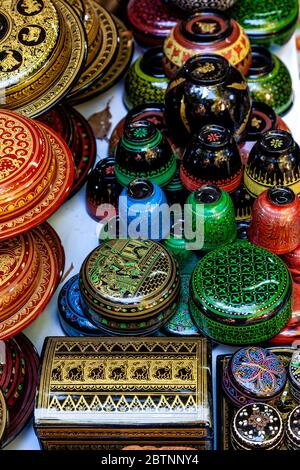 Souvenirs à vendre, Bagan, région de Mandalay, Myanmar. Banque D'Images