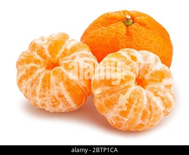 chemin de mandarine pelée isolé sur blanc Banque D'Images