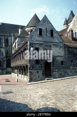 Bibliothèque du Chapitre du XIIe siècle, Cathédrale de Noyon, Noyon, France Banque D'Images