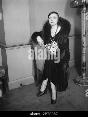 Pola Negri à Londres . Pola Negri , la célèbre star du film à Grosvenor Hotel . 23 janvier 1931 Banque D'Images