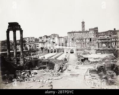Photographie ancienne de la fin du XIXe siècle - ruines romaines anciennes dans le Forum de Rome, Italie Banque D'Images