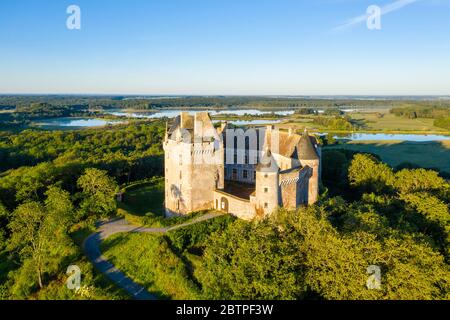 France, Indre, Berry, Parc naturel régional de la Brenne, Rosnay, hameau du Bouchet, Château du Bouchet (vue aérienne) // France, Indre(36), Berry, Parc nat Banque D'Images