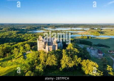 France, Indre, Berry, Parc naturel régional de la Brenne, Rosnay, hameau du Bouchet, Château du Bouchet (vue aérienne) // France, Indre(36), Berry, Parc nat Banque D'Images