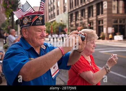 VFW Military Salute Parade et Patriotic Celebration dans le centre-ville de St. Louis, Missouri, États-Unis. Banque D'Images