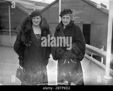 Princesse Marie Louise accueil . Princesse Marie Louise ( à droite ) à l'arrivée à Southampton . 30 mars 1935 Banque D'Images