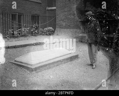 Herr Reiff à Londres photos : Herr Reiff , chef du Scherl Bilderdienst , dans le Temple , siège de la profession juridique à Londres . 22 mai 1936 Banque D'Images