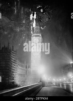 Londres illuminé à l'occasion de la conférence des ingénieurs de l'éclairage public . La photo montre le grand Ben national illuminé de la Tamise . Septembre 1935 Banque D'Images