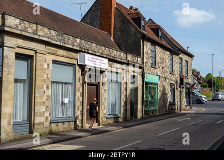Les entreprises d'Amesbury pendant le verrouillage du coronavirus. Wiltshire, Angleterre Banque D'Images