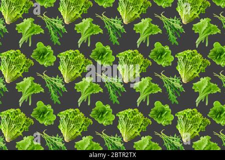 Motif sans couture de feuilles de salade fraîches sur fond gris Banque D'Images