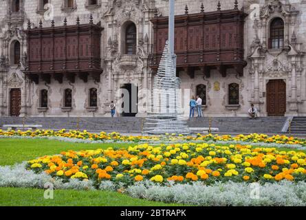 Palais des archevêques, Plaza Mayor (Plaza de Armas) dans le district de Lima Centro, Lima, Pérou, Amérique du Sud Banque D'Images