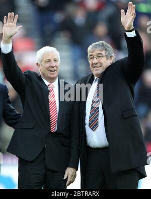 SUNDERLAND, ANGLETERRE - les anciens joueurs de Sunderland Jimmy Montgomery et Vic Halom qui ont joué dans la finale de la coupe 1973 sur Leeds United avant le match de la coupe FA troisième tour entre Sunderland et Leeds United au stade de Light, Sunderland, dimanche 4 janvier 2015 (Credit: Mark Fletcher | Actualités MI) Banque D'Images