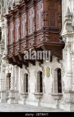 Palais des archevêques, Plaza Mayor (Plaza de Armas) dans le district de Lima Centro, Lima, Pérou, Amérique du Sud Banque D'Images