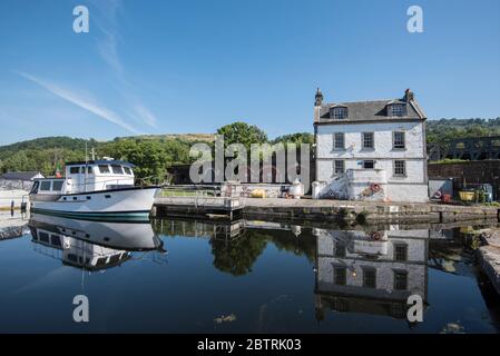 Maison personnalisée à Bowling Harbour / Bowling Basis Forth & Clyde Canal près de Glasgow, Écosse Banque D'Images