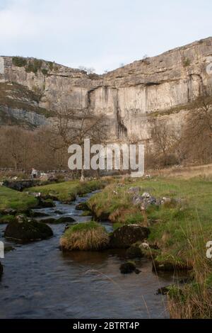Formation rocheuse calcaire de Malham Cove, Malham, North Yorkshire Banque D'Images
