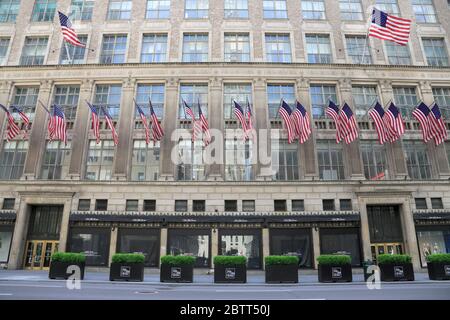 Saks Fifth Avenue, Luxury Department Store, 5th Avenue, Manhattan, New York City, Etats-Unis Banque D'Images