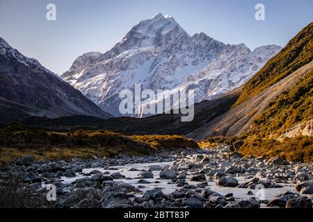 Vue sur le Mont Cook et la rivière, le parc national du Mont Aoraki, les Alpes du Sud, Nouvelle-Zélande Banque D'Images